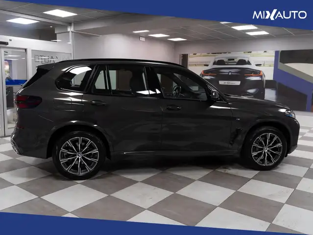 BMW X5 view 6