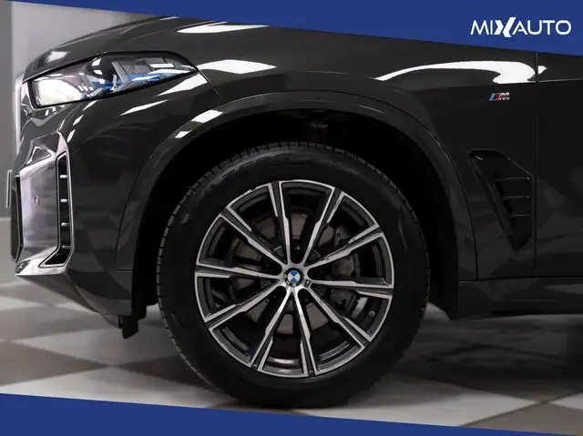 BMW X5 view 8