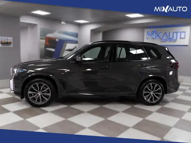 BMW X5 view 3