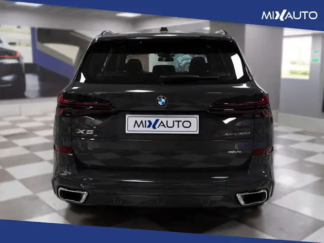 BMW X5 view 4