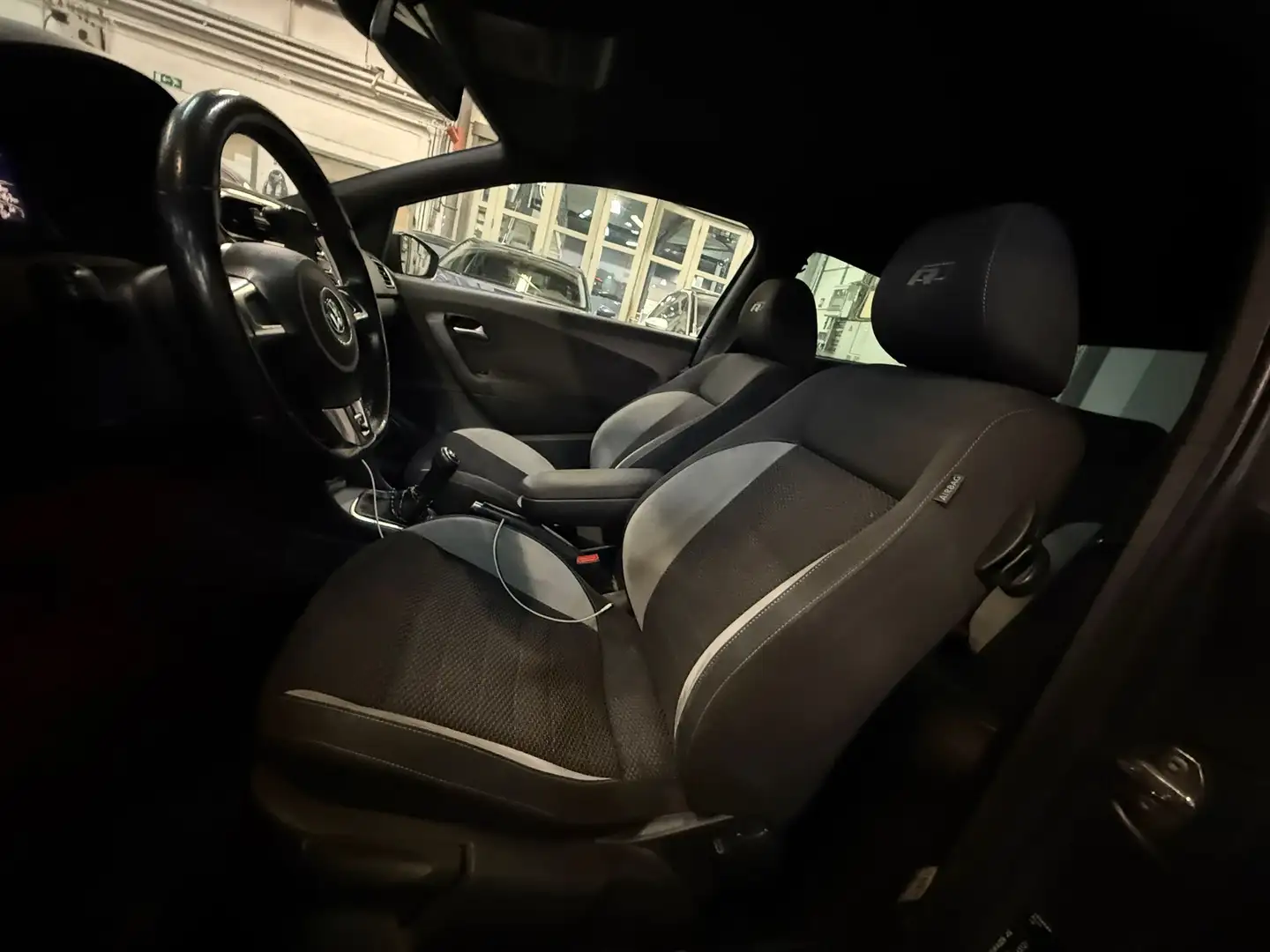 Volkswagen Polo 1.2 TSI R Line - 2