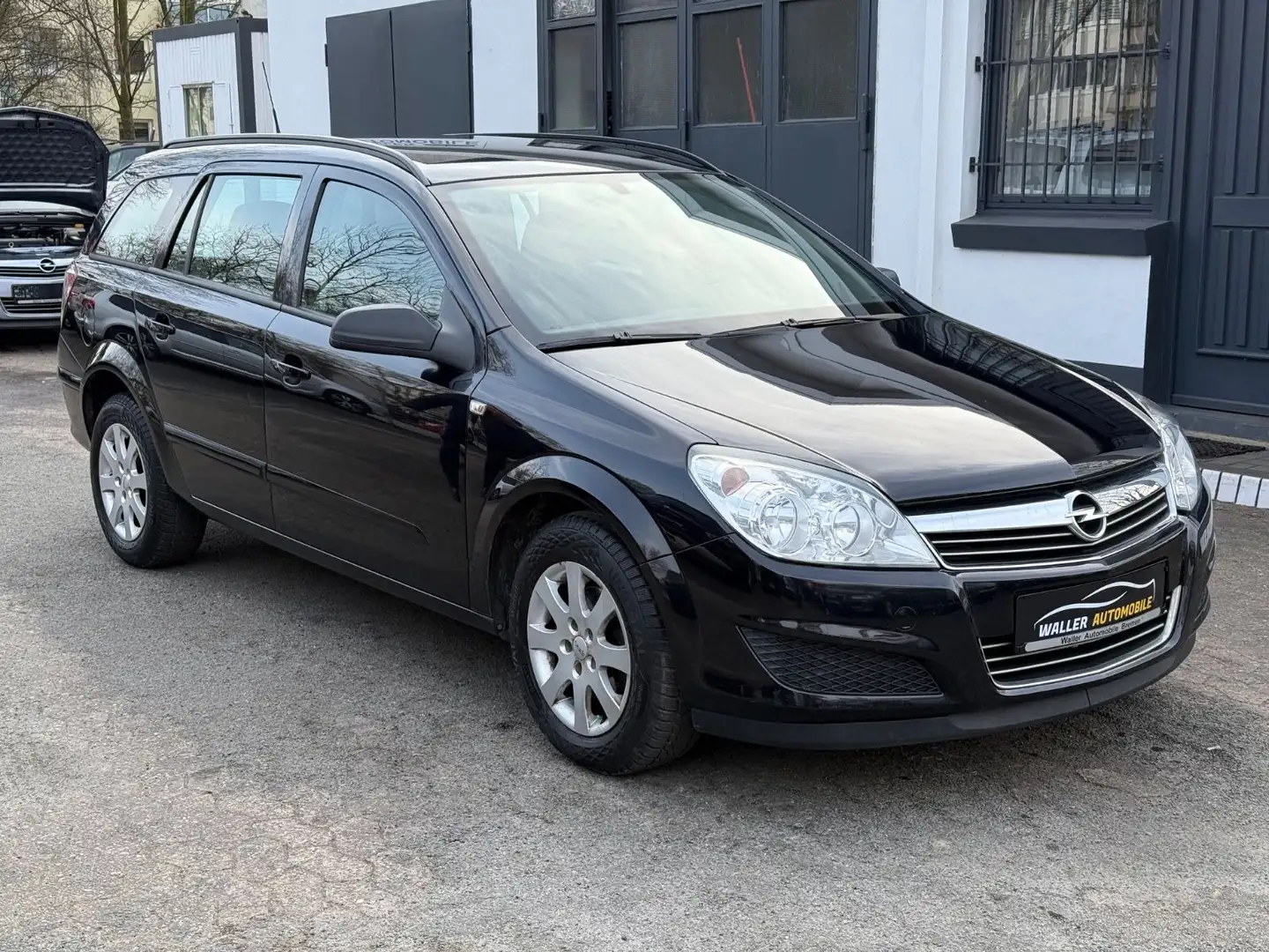 Opel Astra H 1.6 Caravan UNFALLFREI Schwarz - 1