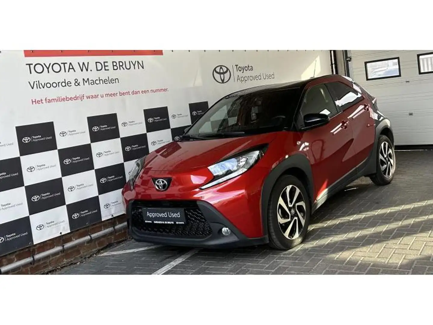 Toyota Aygo X pulse Oranje - 1