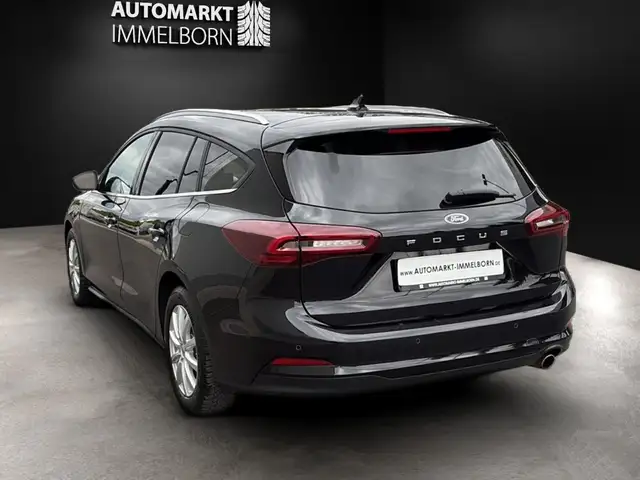 Ford Focus view 10