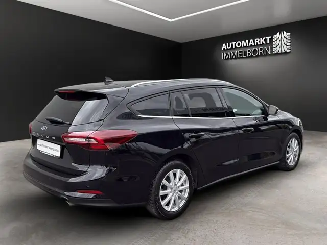 Ford Focus view 6