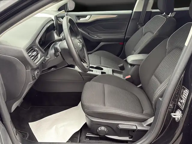 Ford Focus view 13