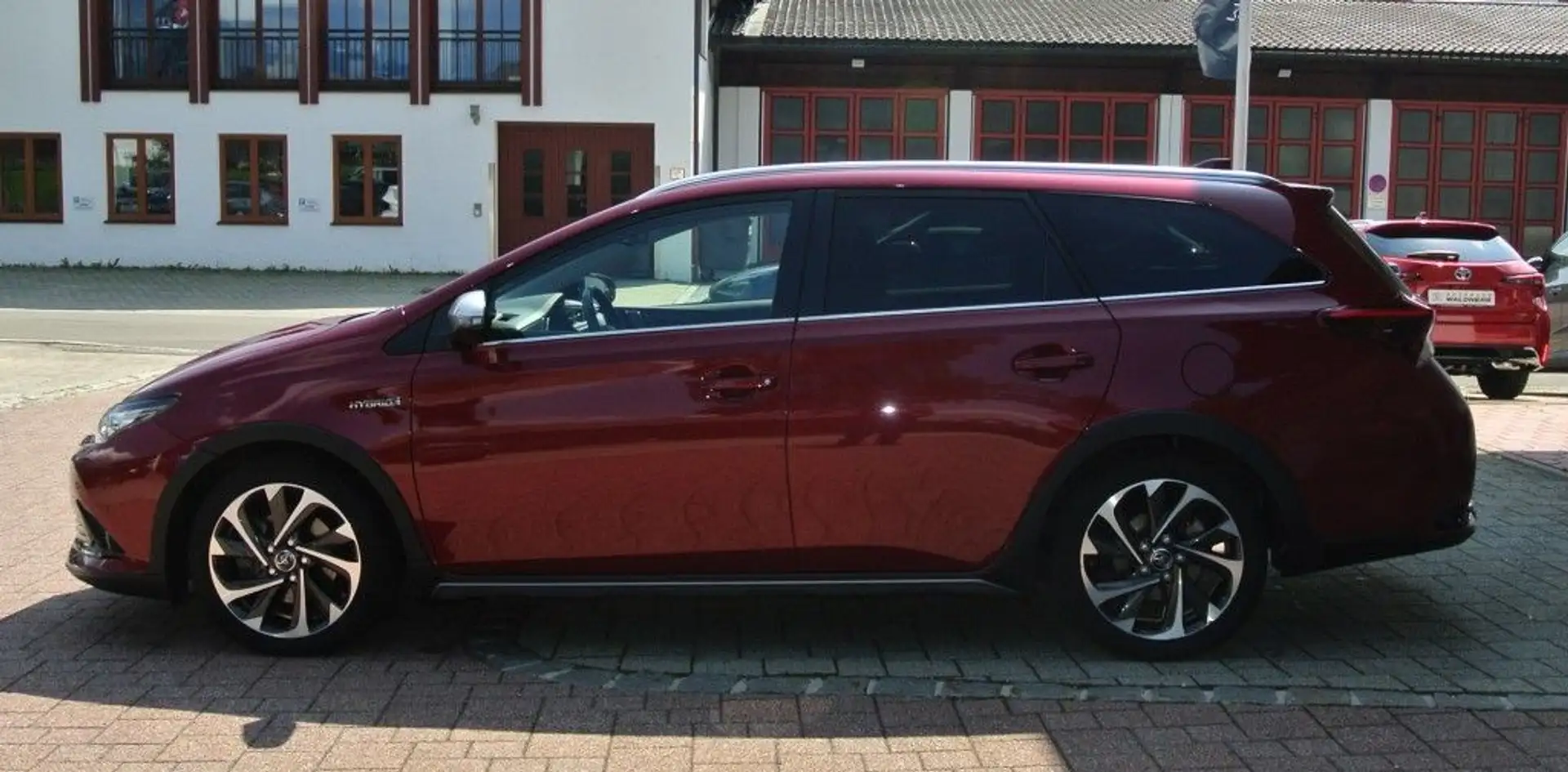 Toyota Auris 1.8 VVT-i Hybrid Automatik Touring Sports Free Sty - 2