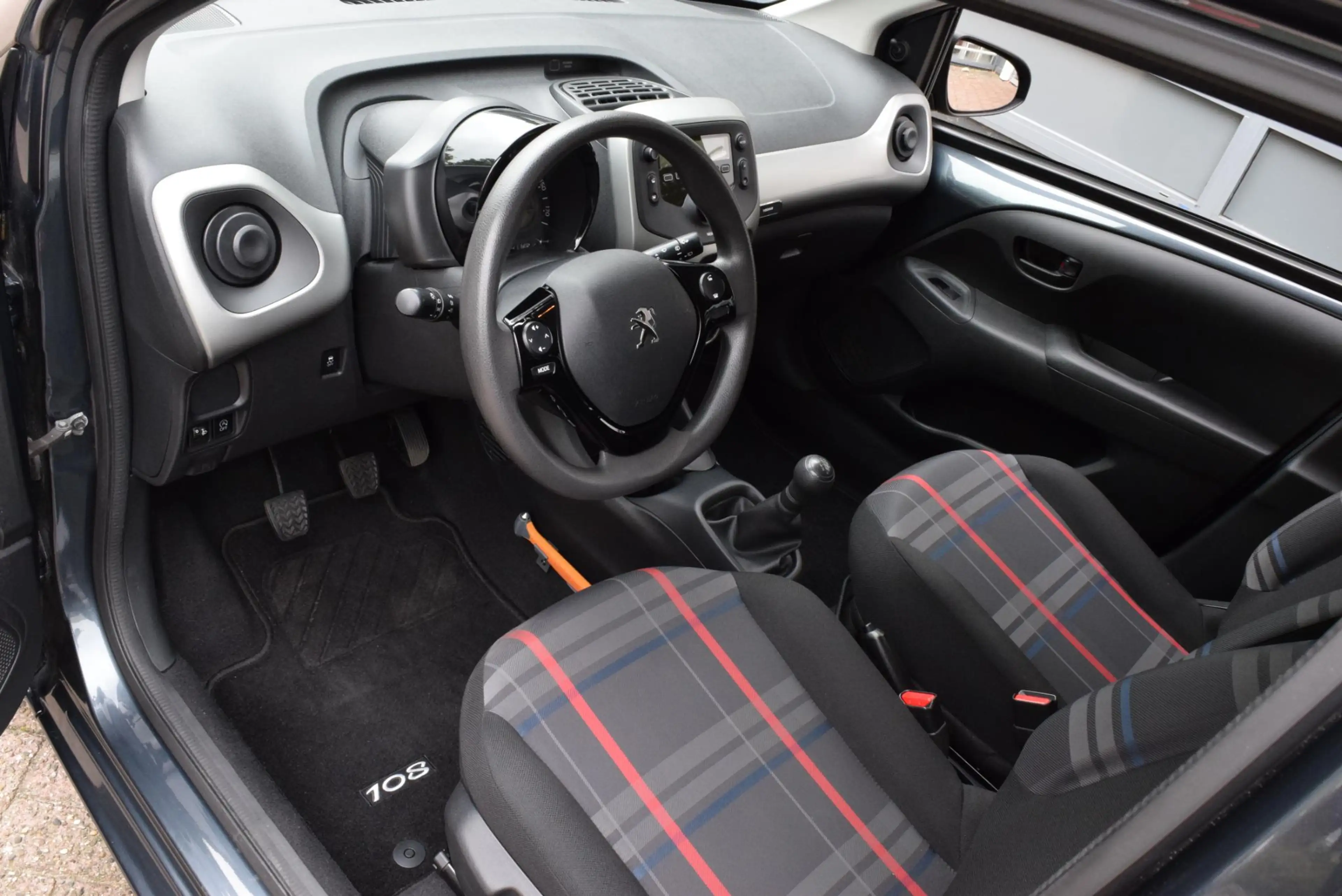Peugeot 108 1.0 e-VTi Active — photo 10