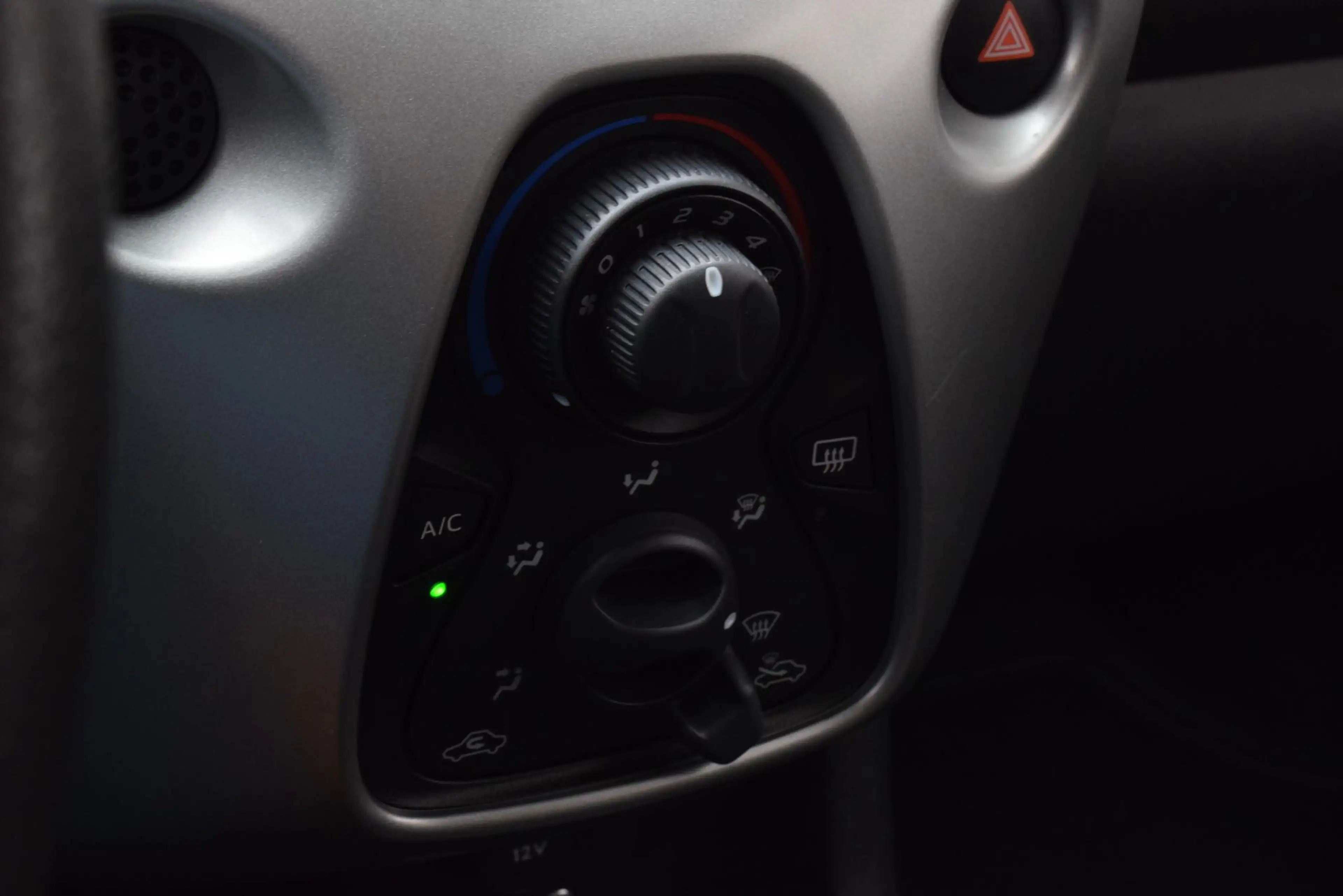 Peugeot 108 1.0 e-VTi Active — photo 21