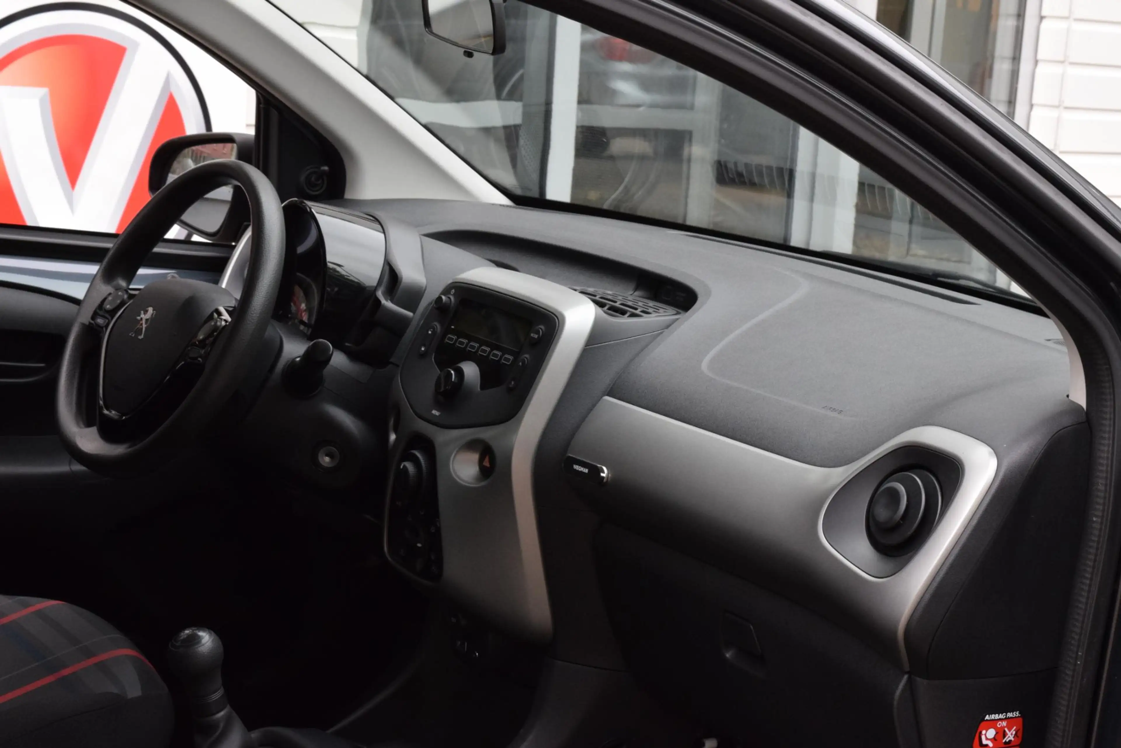 Peugeot 108 1.0 e-VTi Active — photo 12