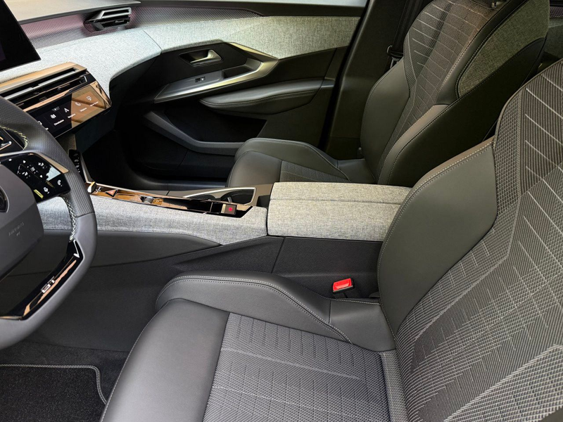 Peugeot 5008 Hybrid 145 GT eDSC6 360°,Panodach,Grip — photo 7