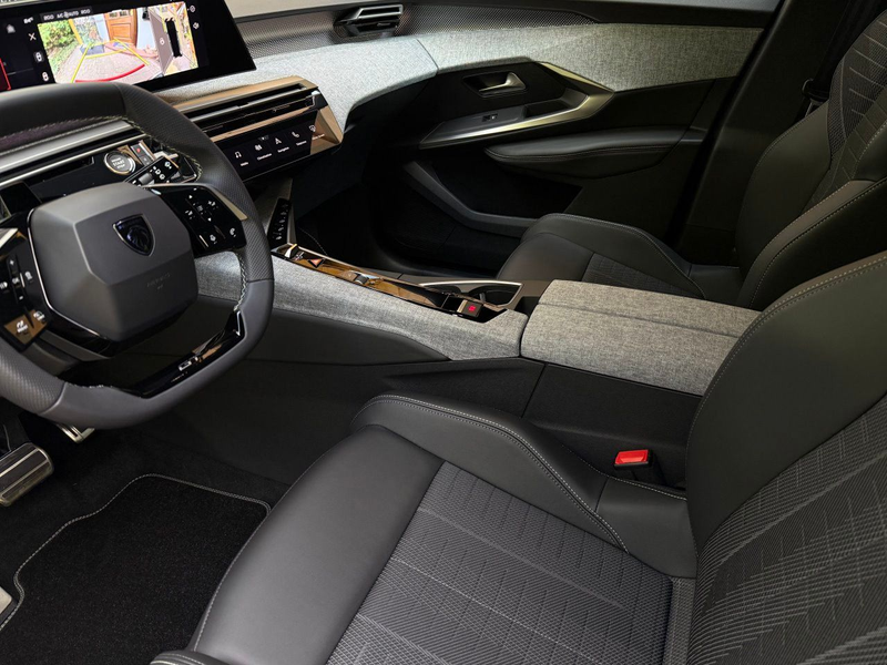 Peugeot 5008 Hybrid 145 GT eDSC6 360°,Panodach,Grip — photo 6