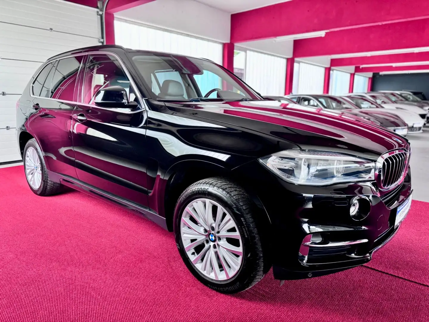 BMW X5 30d Pano Komfortsitz NaviProf Sportautomat 19 Zwart - 2