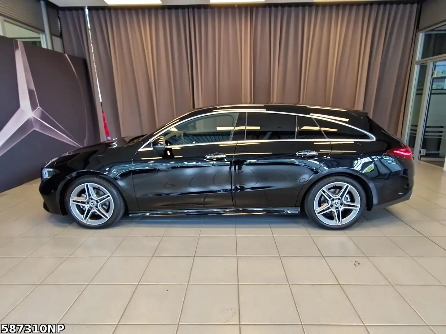Mercedes-Benz CLA 180 AMG AHK Kamera LED Negro - 2