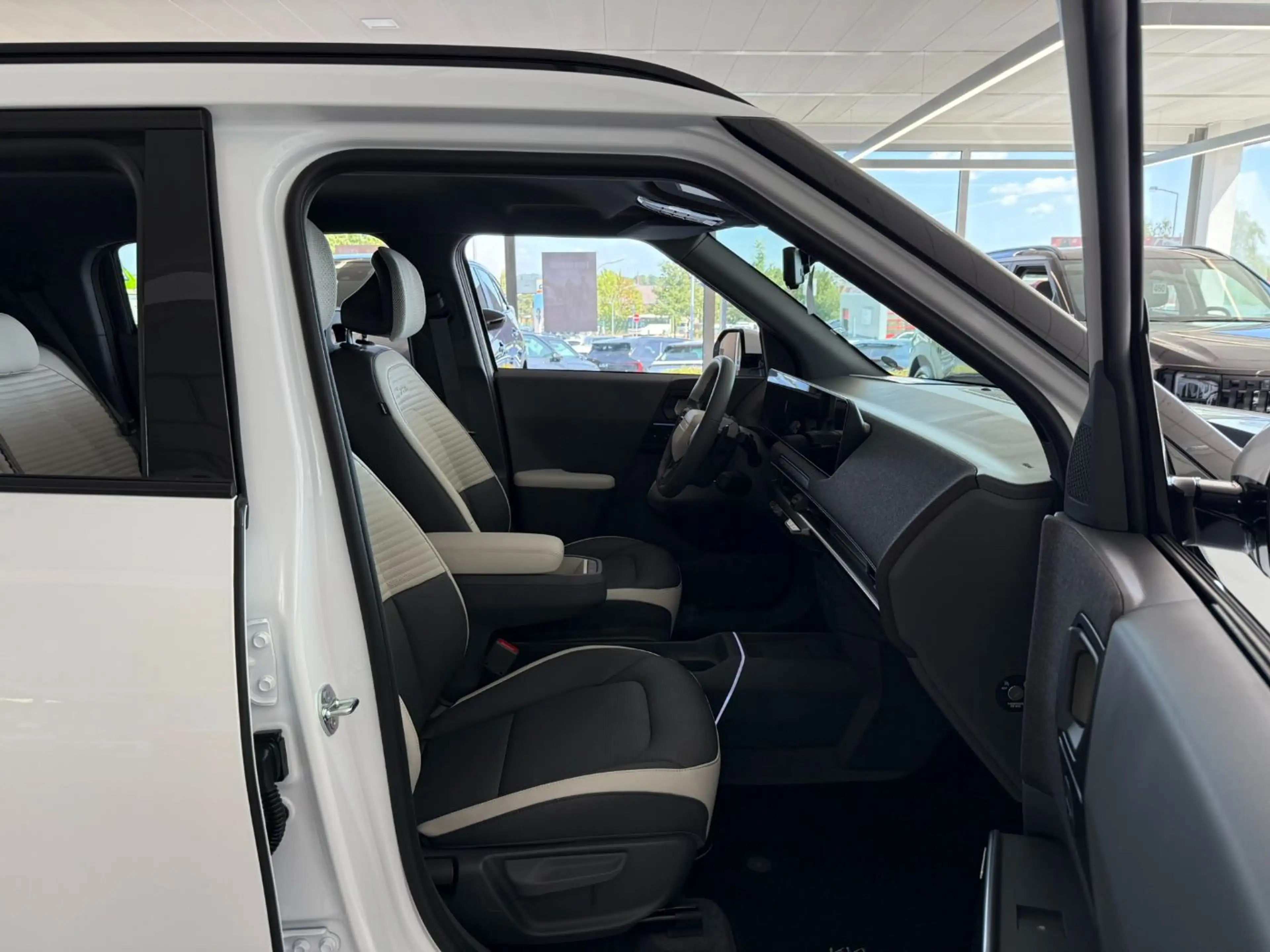 Kia EV2 GT-Line Harman/Kardon, 22kW On-Board Charger — photo 10