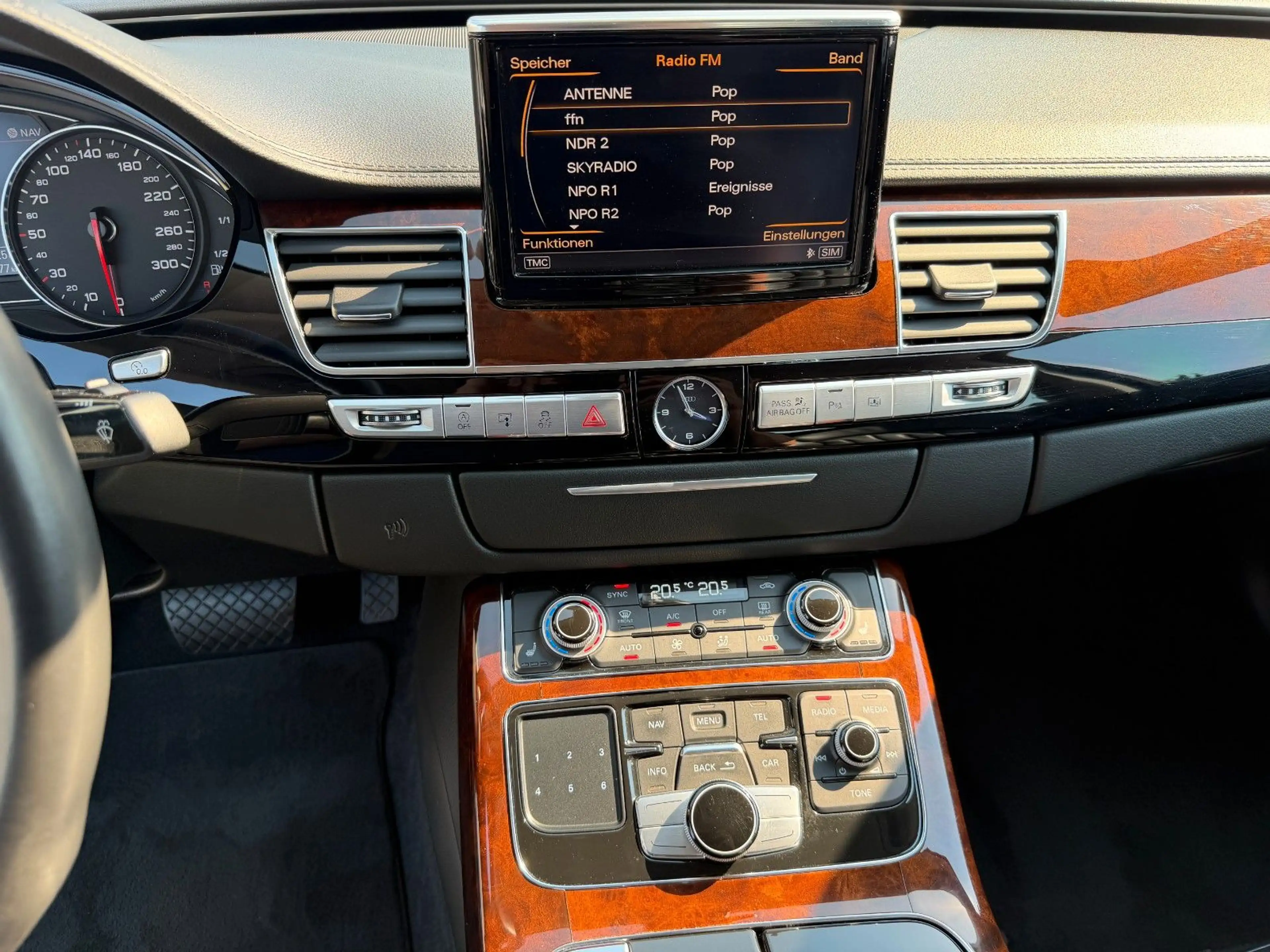 Audi A8 3.0 TDI quattro — photo 16