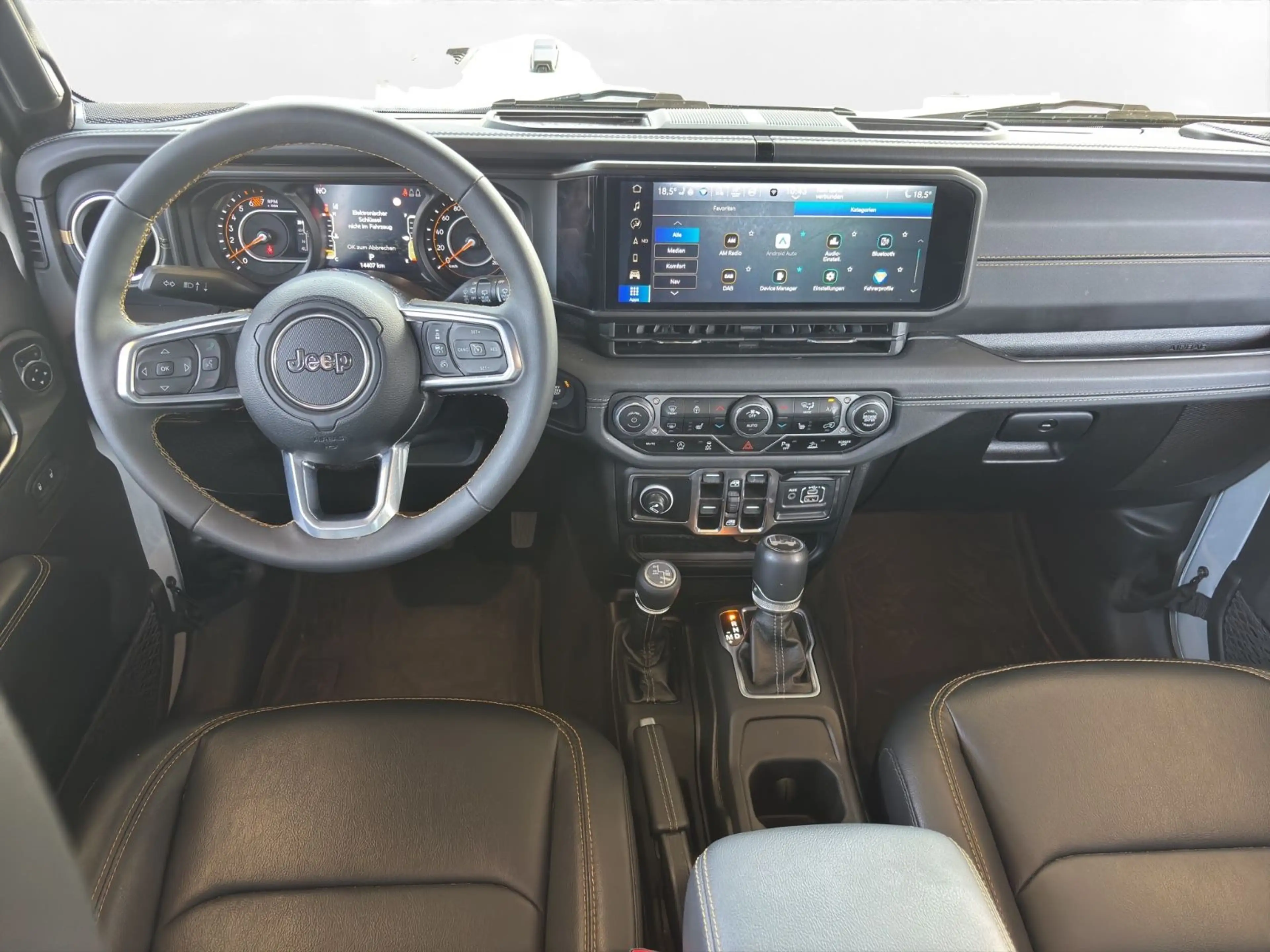 Jeep Wrangler Unlimited Sahara ICE 2.0i Sky One-Touch — photo 8