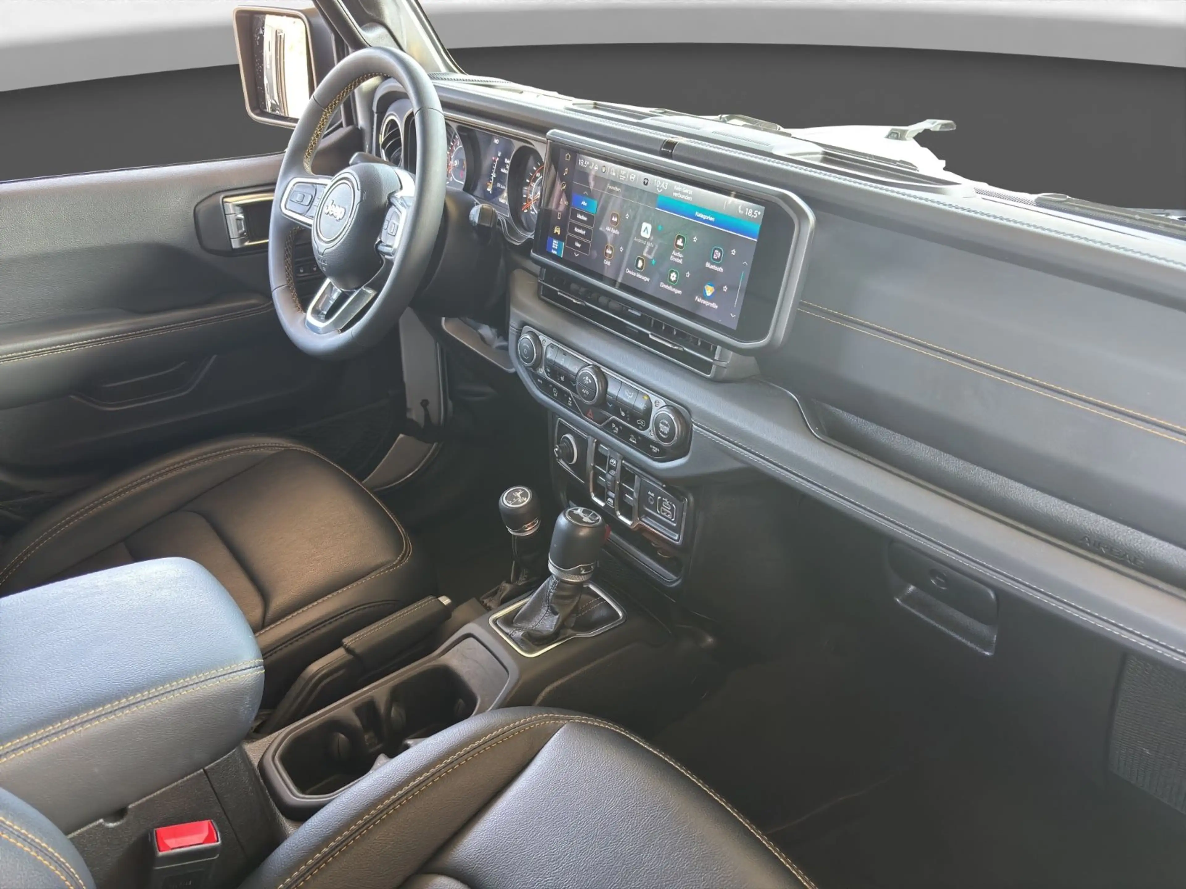 Jeep Wrangler Unlimited Sahara ICE 2.0i Sky One-Touch — photo 12