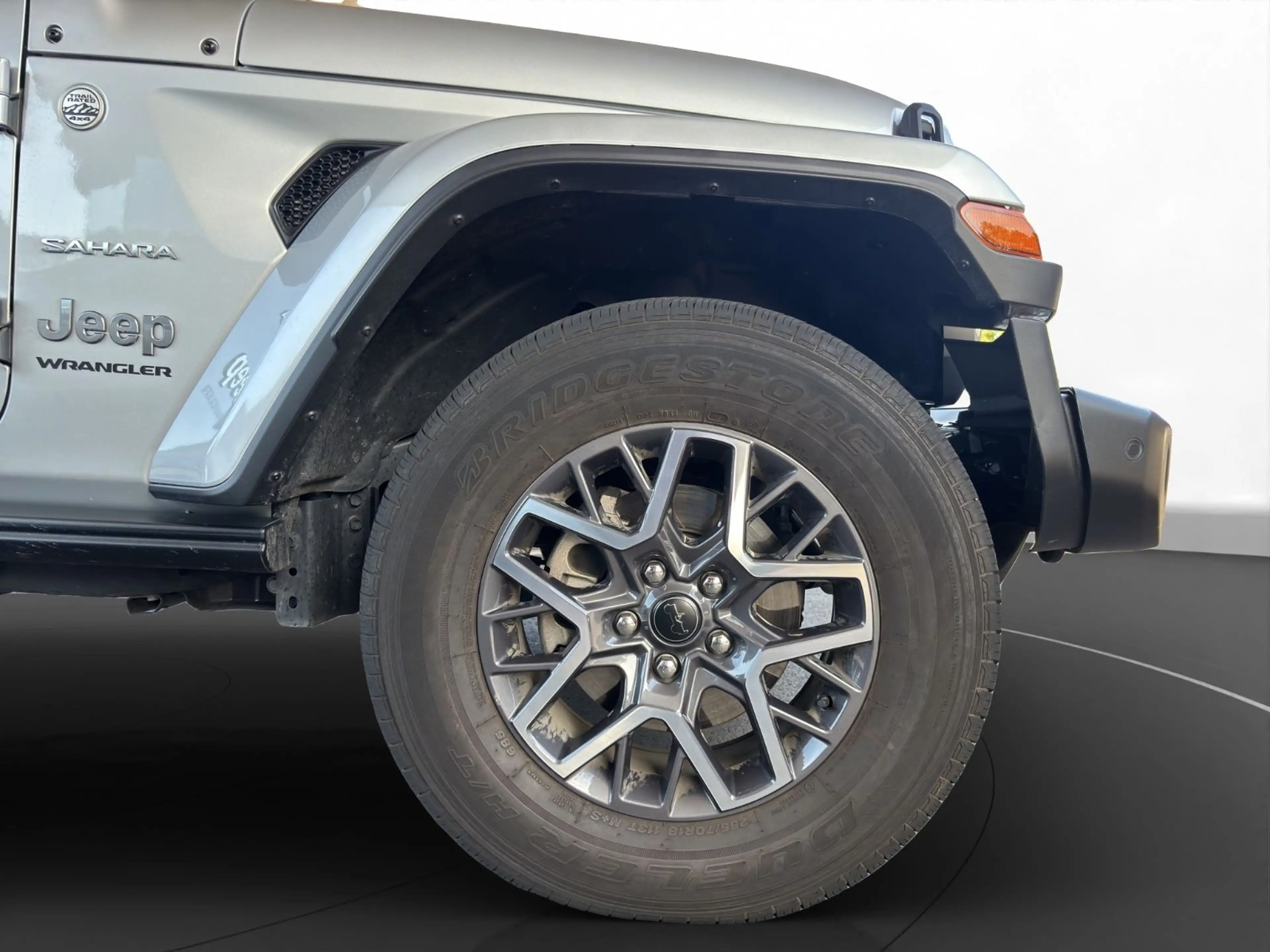 Jeep Wrangler Unlimited Sahara ICE 2.0i Sky One-Touch — photo 11