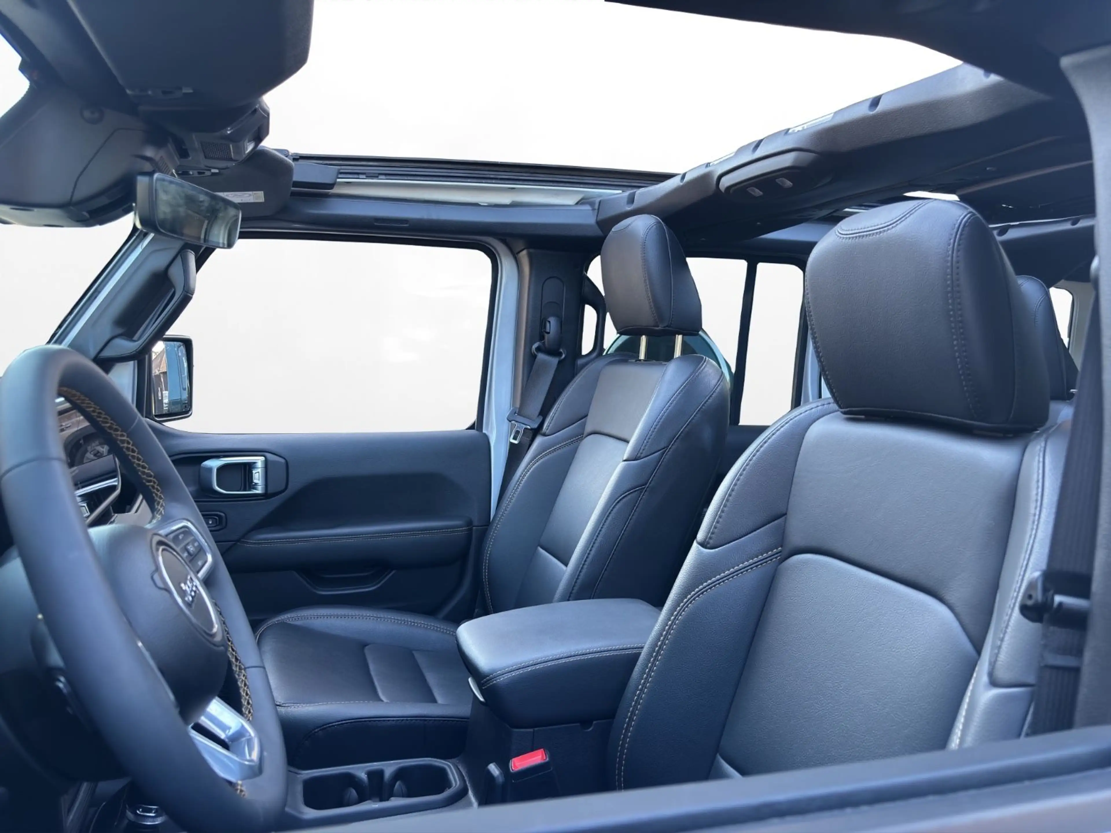 Jeep Wrangler Unlimited Sahara ICE 2.0i Sky One-Touch — photo 10