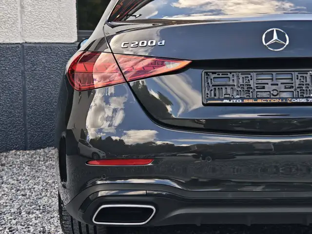 Mercedes-Benz C-Class view 9
