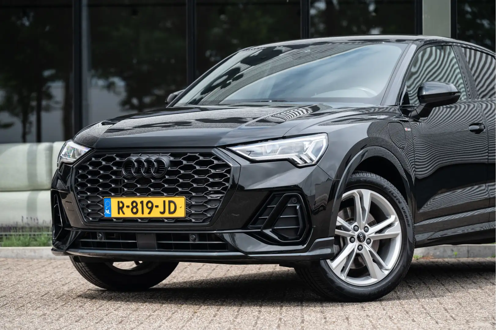 Audi Q3 Sportback 45 TFSI e S Edition | Adapt. Cruise | El Negro - 2