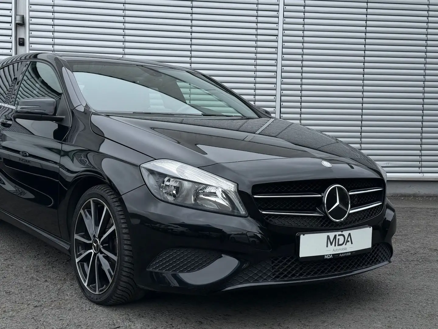 Mercedes-Benz A 180 BlueEfficiency AUTOMATIK/ACC/NIGHT/2.HD/18 Schwarz - 2