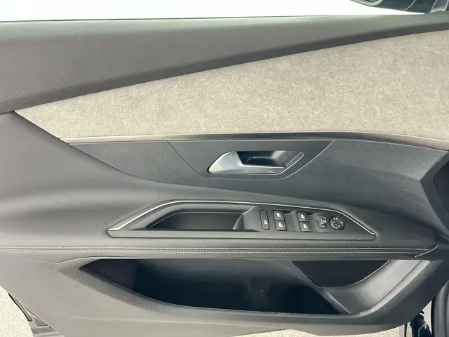 Peugeot 3008 view 11