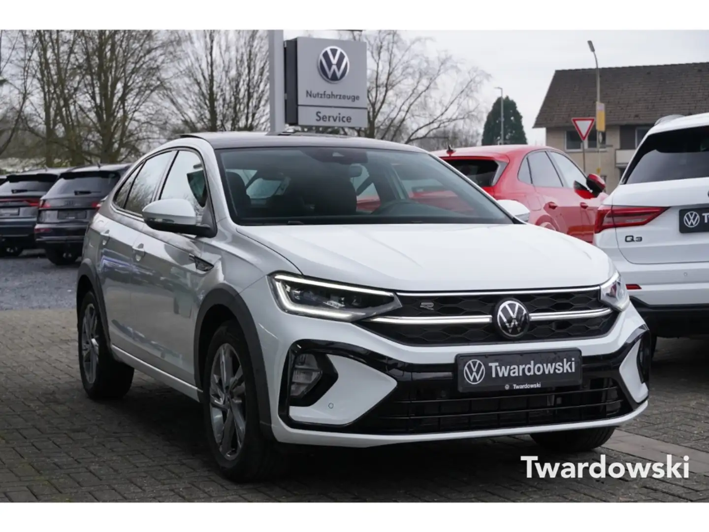 Volkswagen Taigo R-Line 1.5 TSI Black Style PANO AHK ACC SHZ Weiß - 1