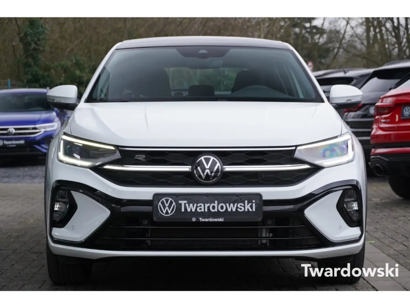 Volkswagen Taigo R-Line 1.5 TSI Black Style PANO AHK ACC SHZ Weiß - 2