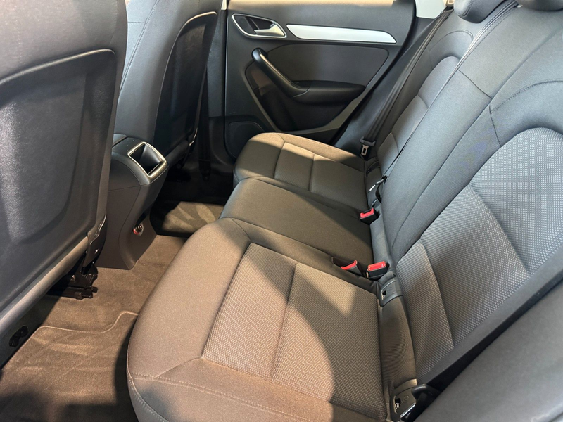 Audi Q3 1.4 Benzin Navigation/Sitzheizung/Xenon/PDC — photo 9