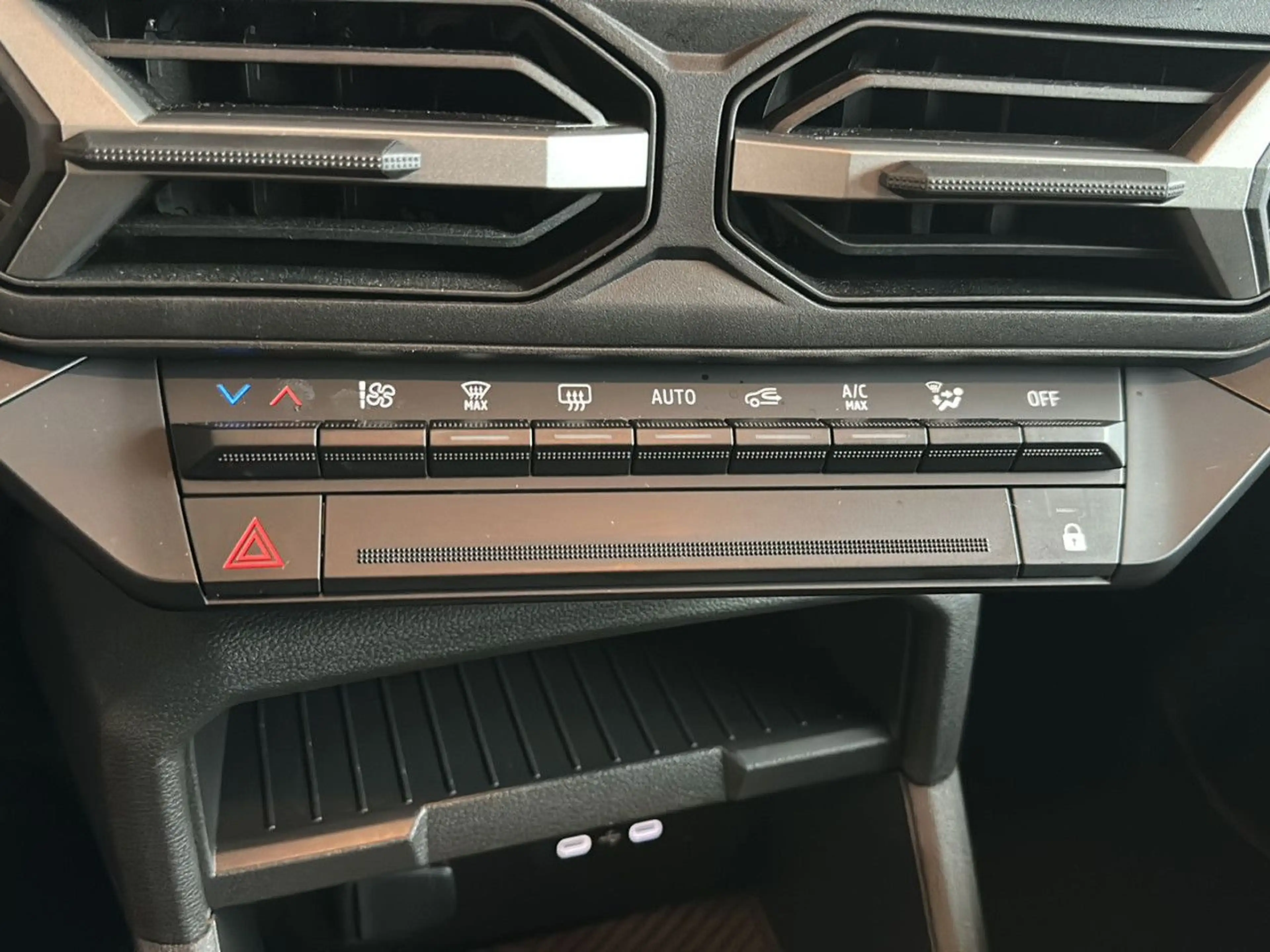 Dacia Duster Hybrid 140 Journey Sportpaket Bluetooth — photo 19