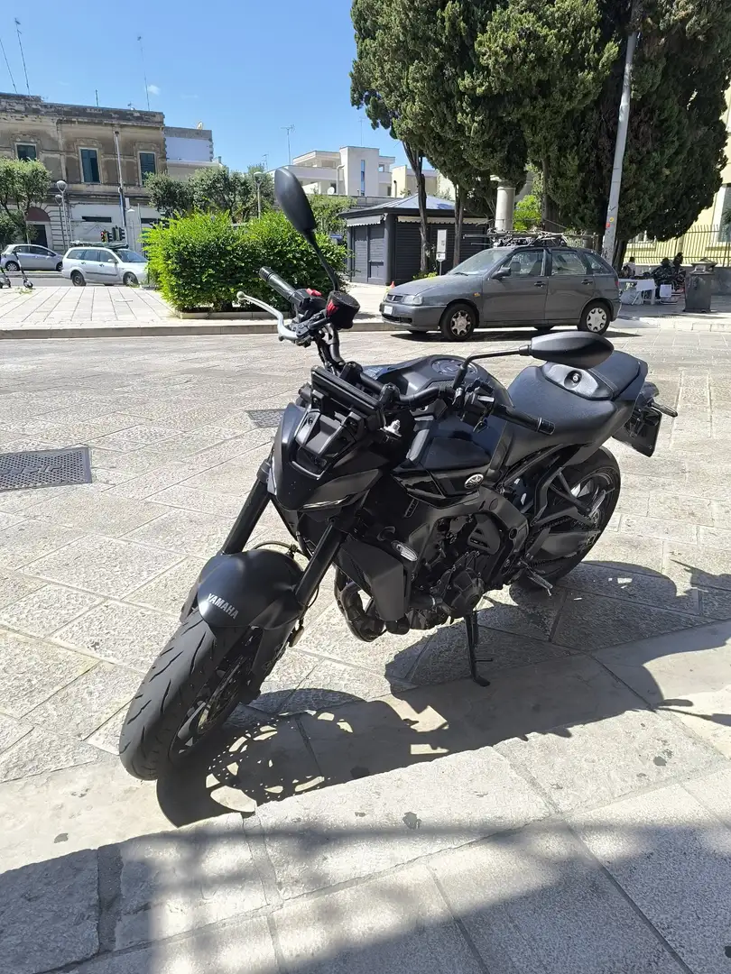 Yamaha MT-09 Y AMT MT 09 Noir - 1