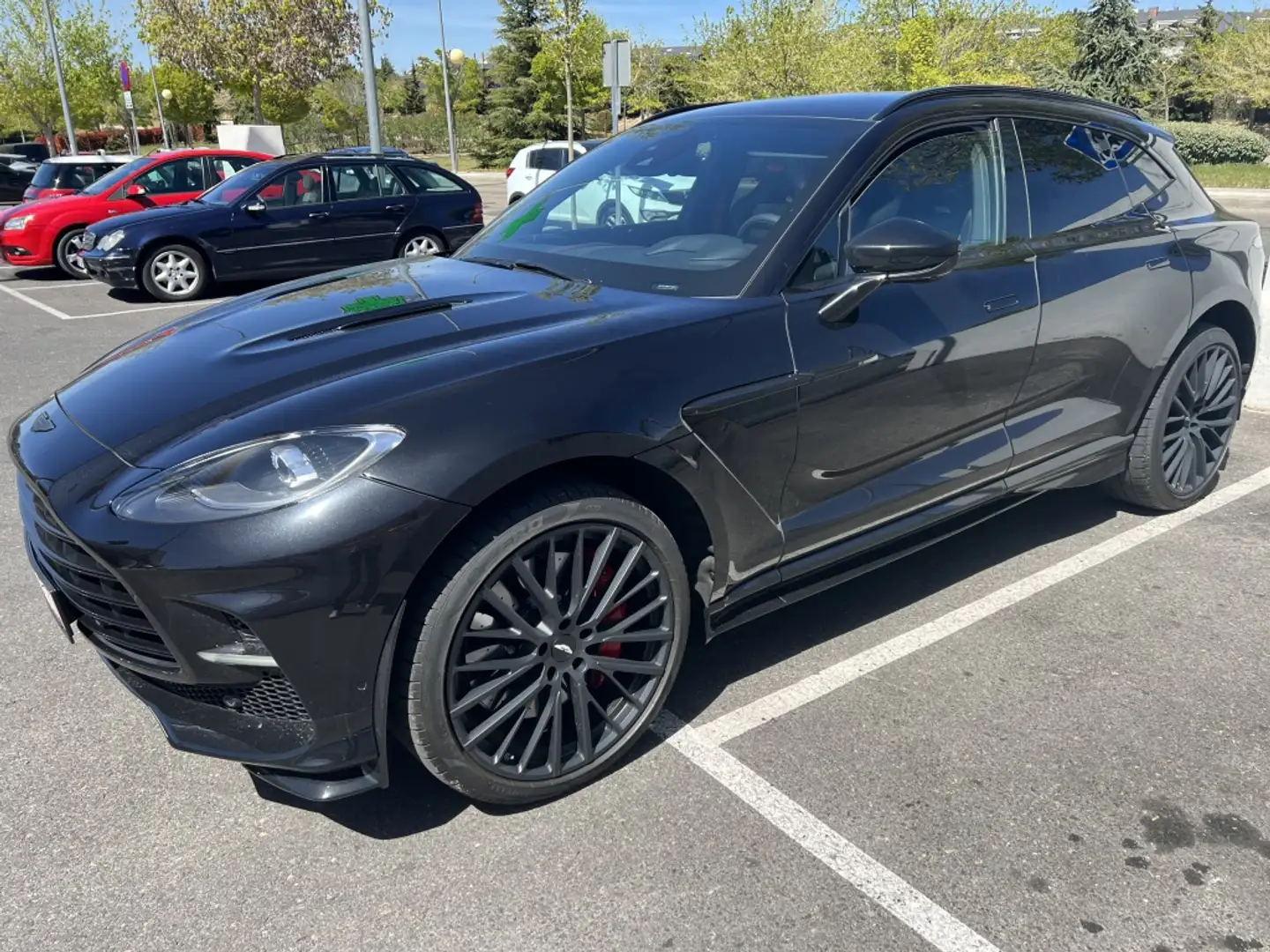 Aston Martin DBX 707 Schwarz - 1