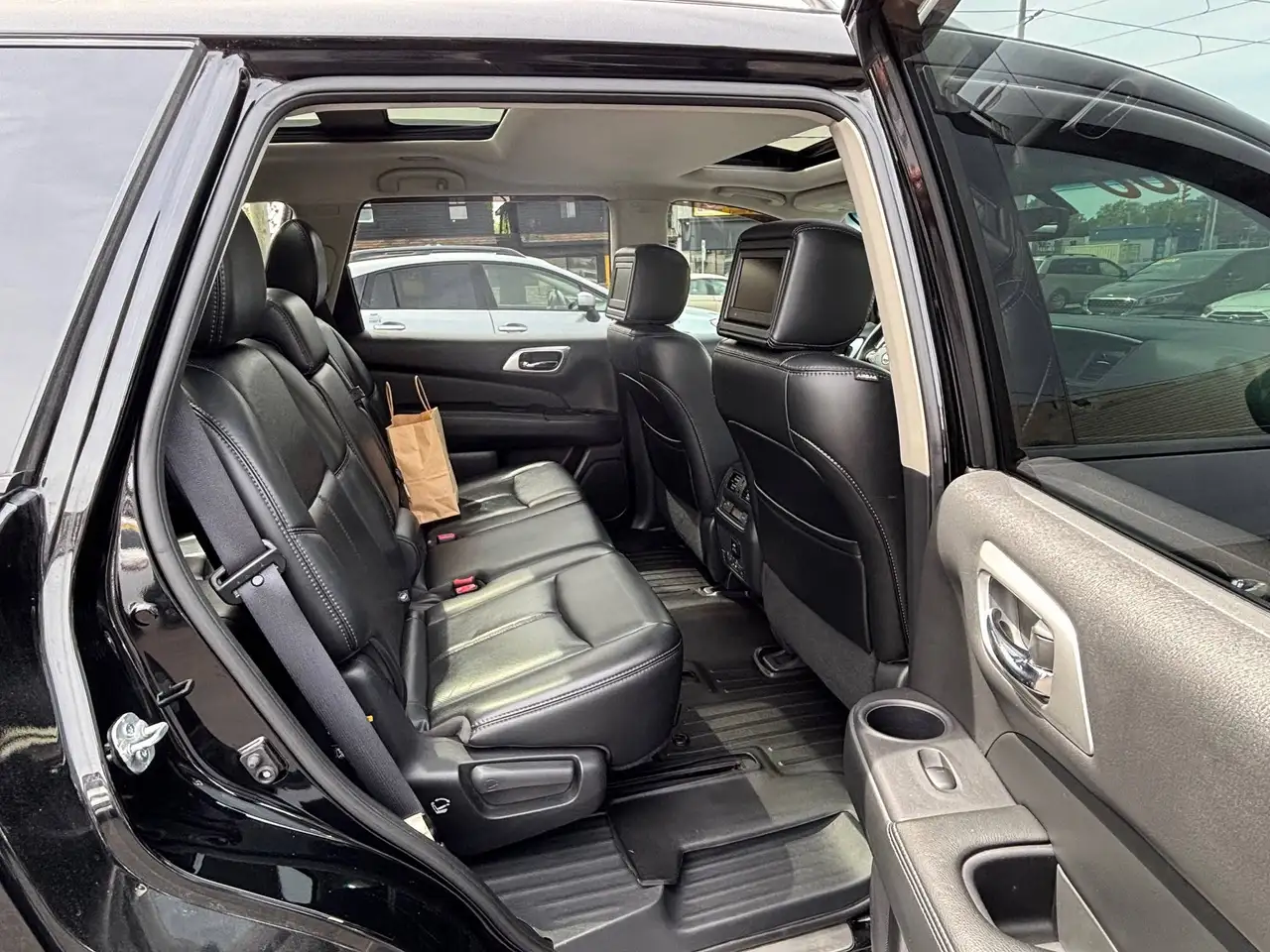 Nissan Pathfinder снимка Nissan Pathfinder
