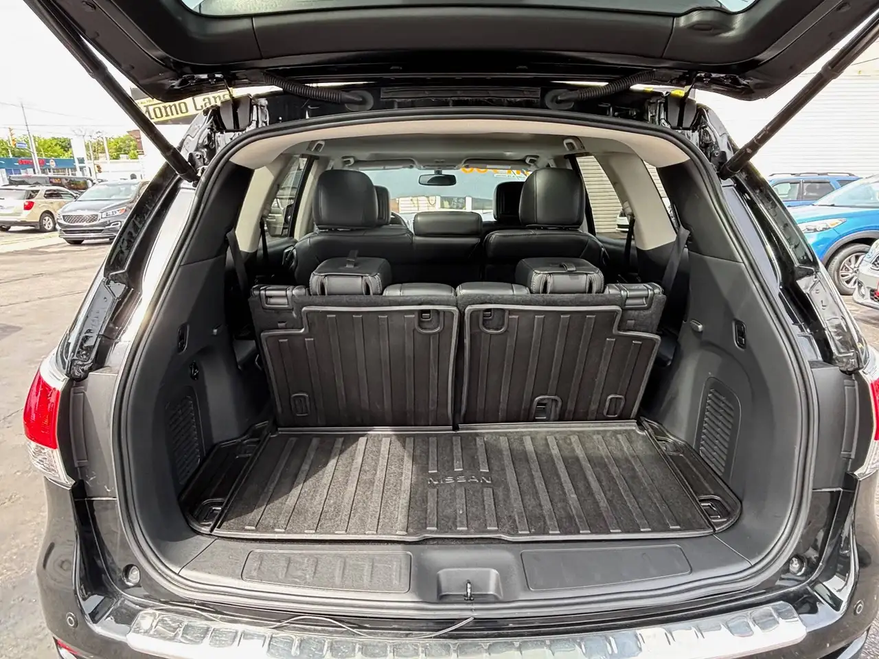 Nissan Pathfinder снимка Nissan Pathfinder