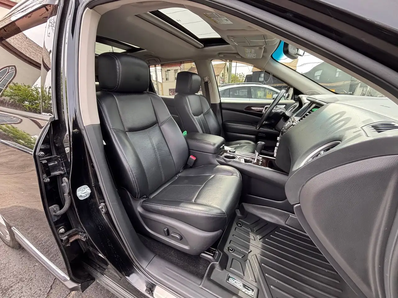 Nissan Pathfinder снимка Nissan Pathfinder