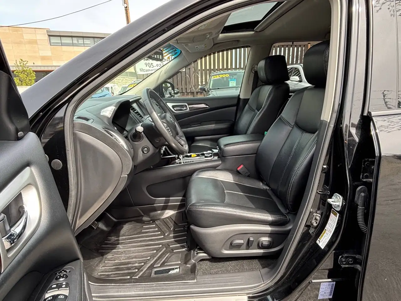 Nissan Pathfinder снимка Nissan Pathfinder