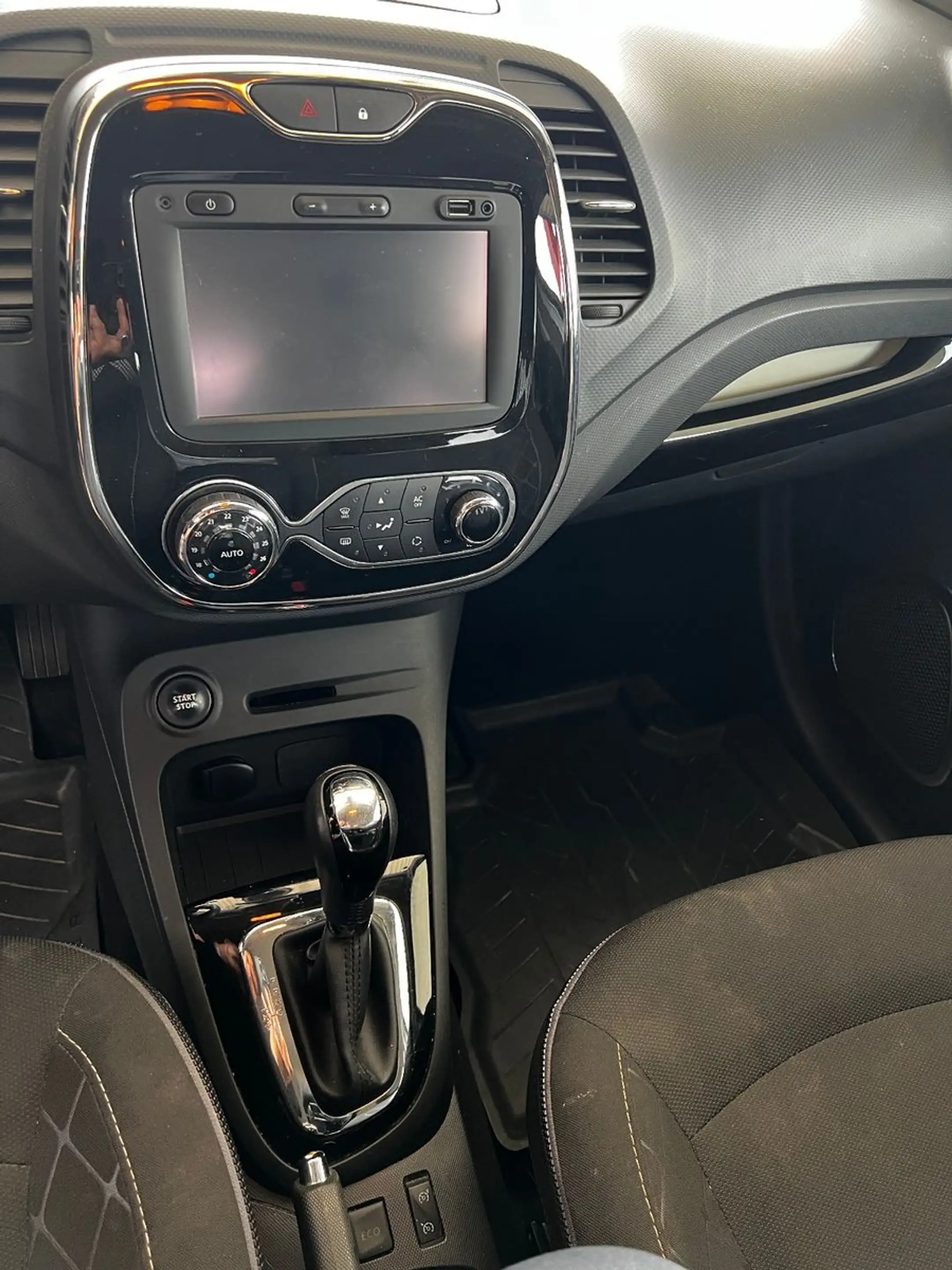 Renault Captur Luxe I Automatik I TÜV — photo 9