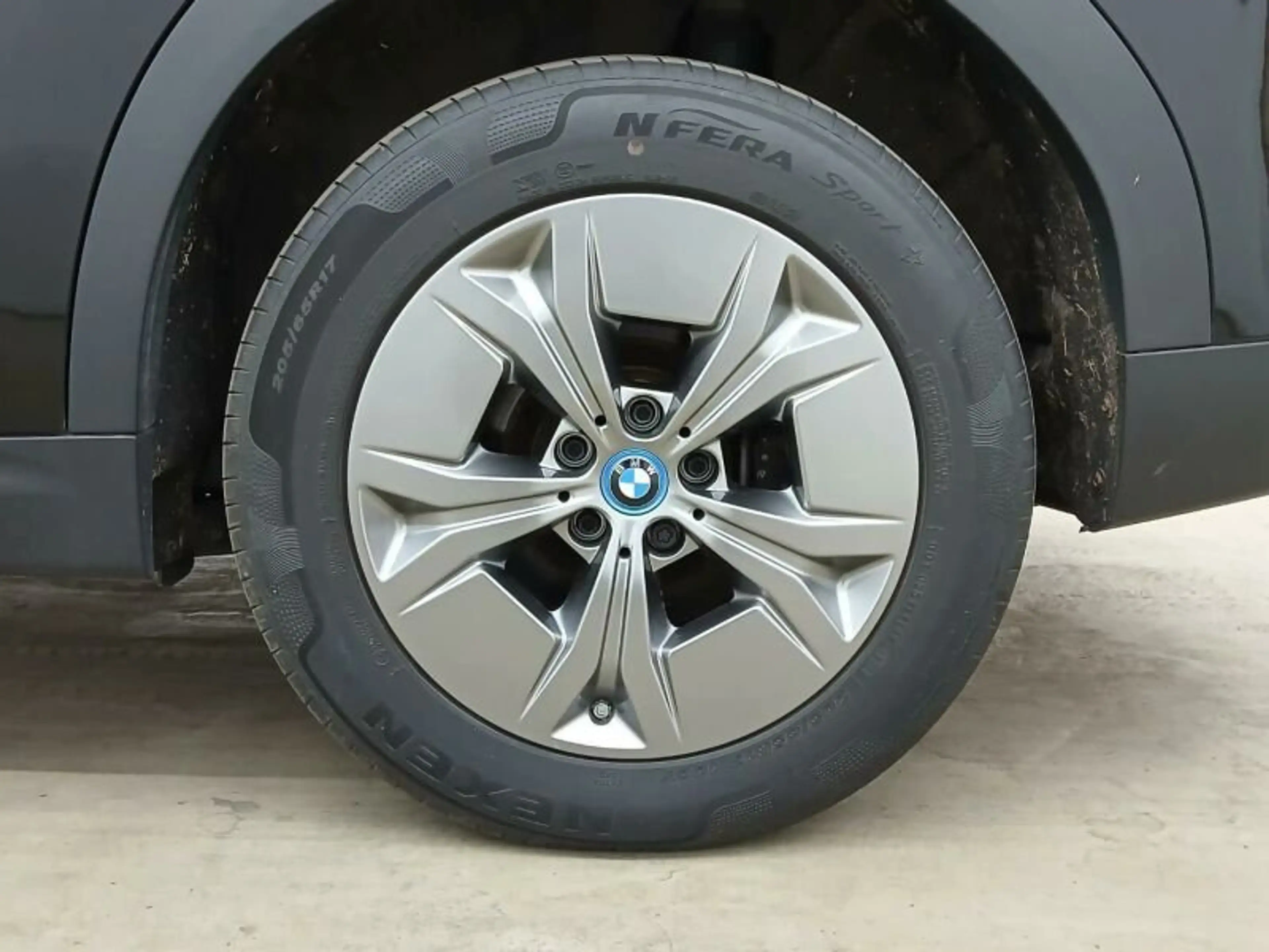 BMW iX2 eDrive20 Navi LED ACC Sportsitze Parkassist — photo 10
