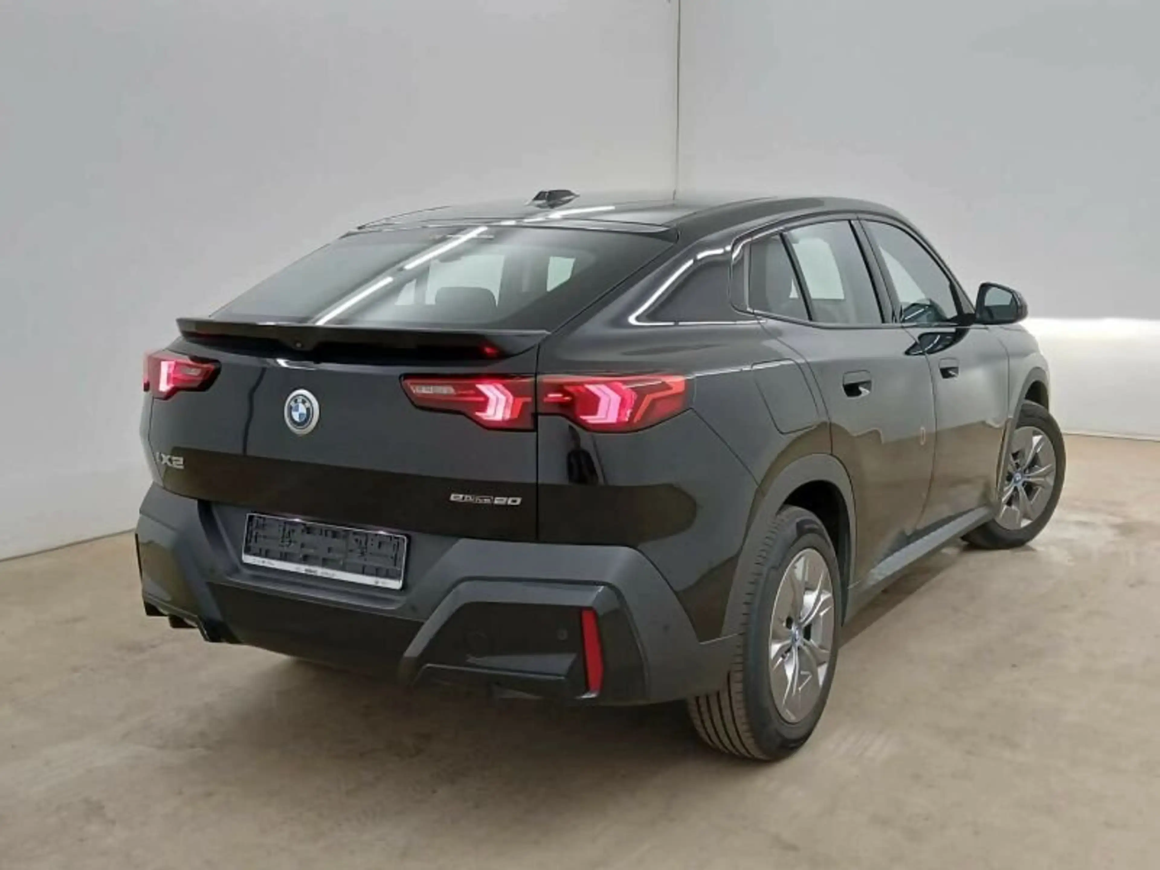 BMW iX2 eDrive20 Navi LED ACC Sportsitze Parkassist — photo 3