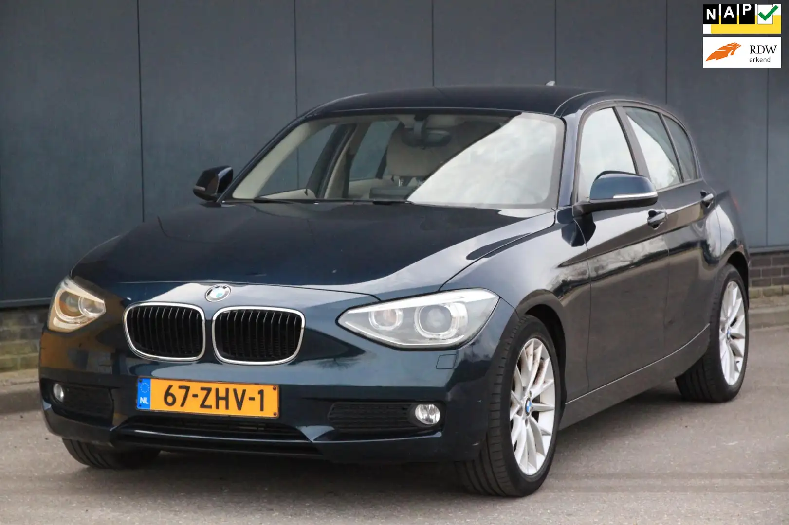 BMW 114 1-serie 114i Upgrade Edition Xenon/Navigatie/Leer/ Blauw - 1