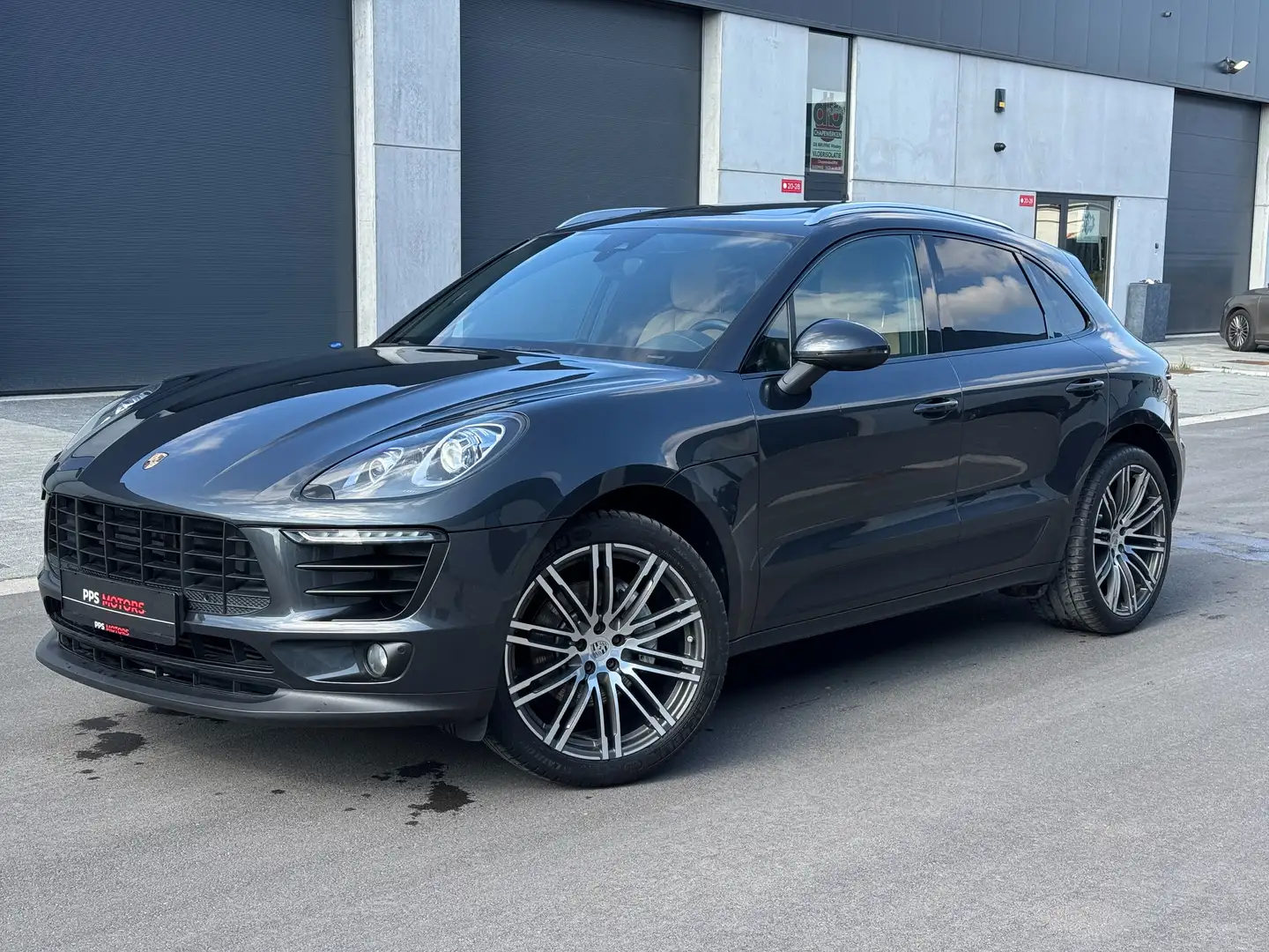 Porsche Macan 2.0 Turbo | Luchtvering | Camera | Porsche Service Grau - 1