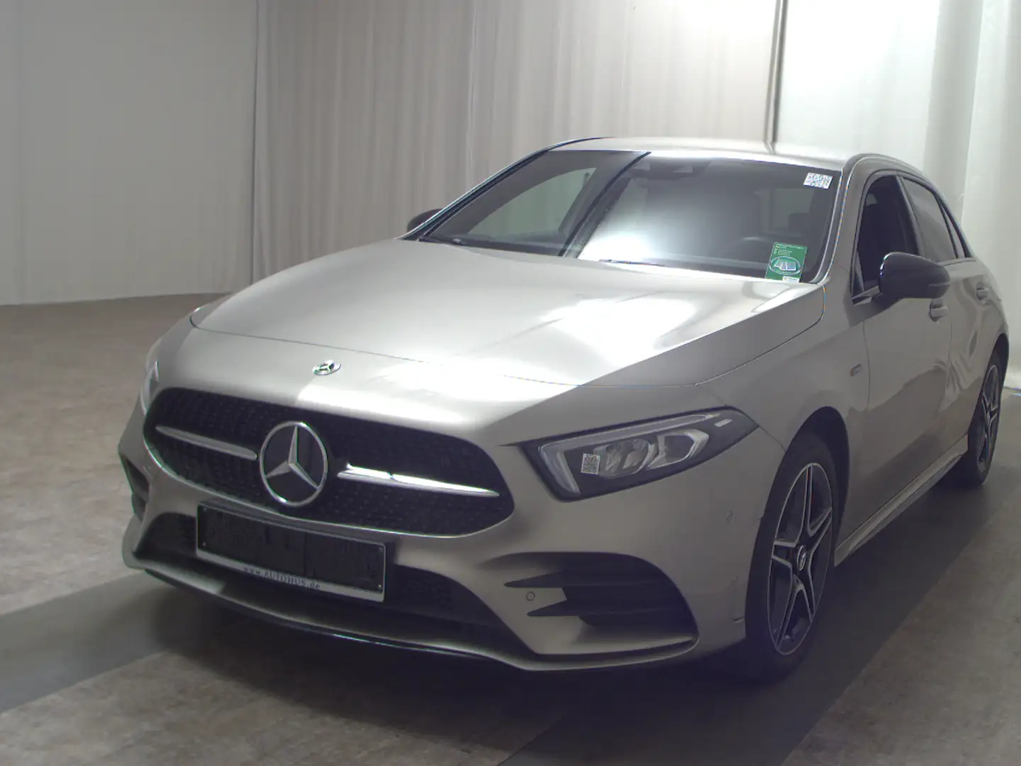 Mercedes-Benz A 250 e AMG-Line Navi LED MBUX High RFK Shz Silber - 2