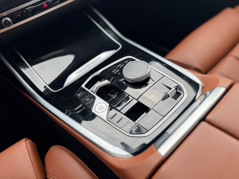 BMW X7 xDrive40d/MPaket/23"/PanoSky/Soft/Integral — photo 11