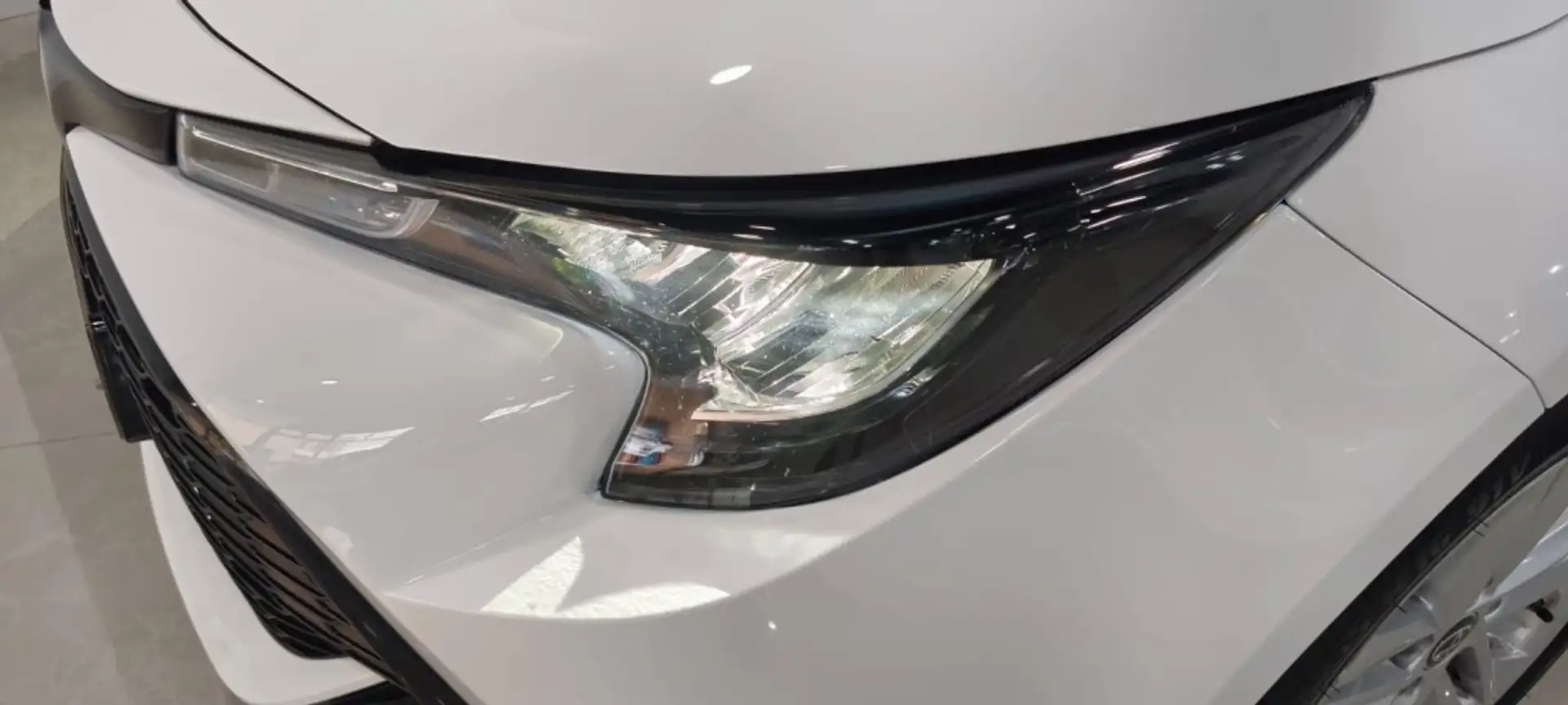 Toyota Corolla 125H Active Tech Blanco - 2