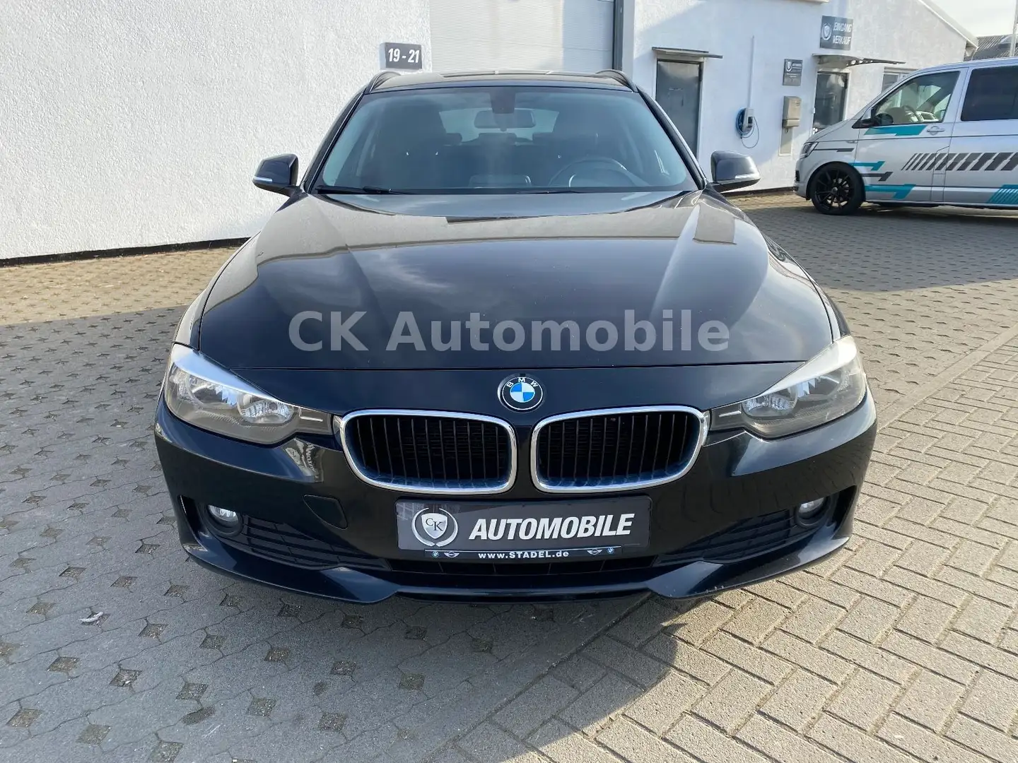 BMW 320 d Touring Automatik/Klima/Navi/Tempomat/PDC Schwarz - 2