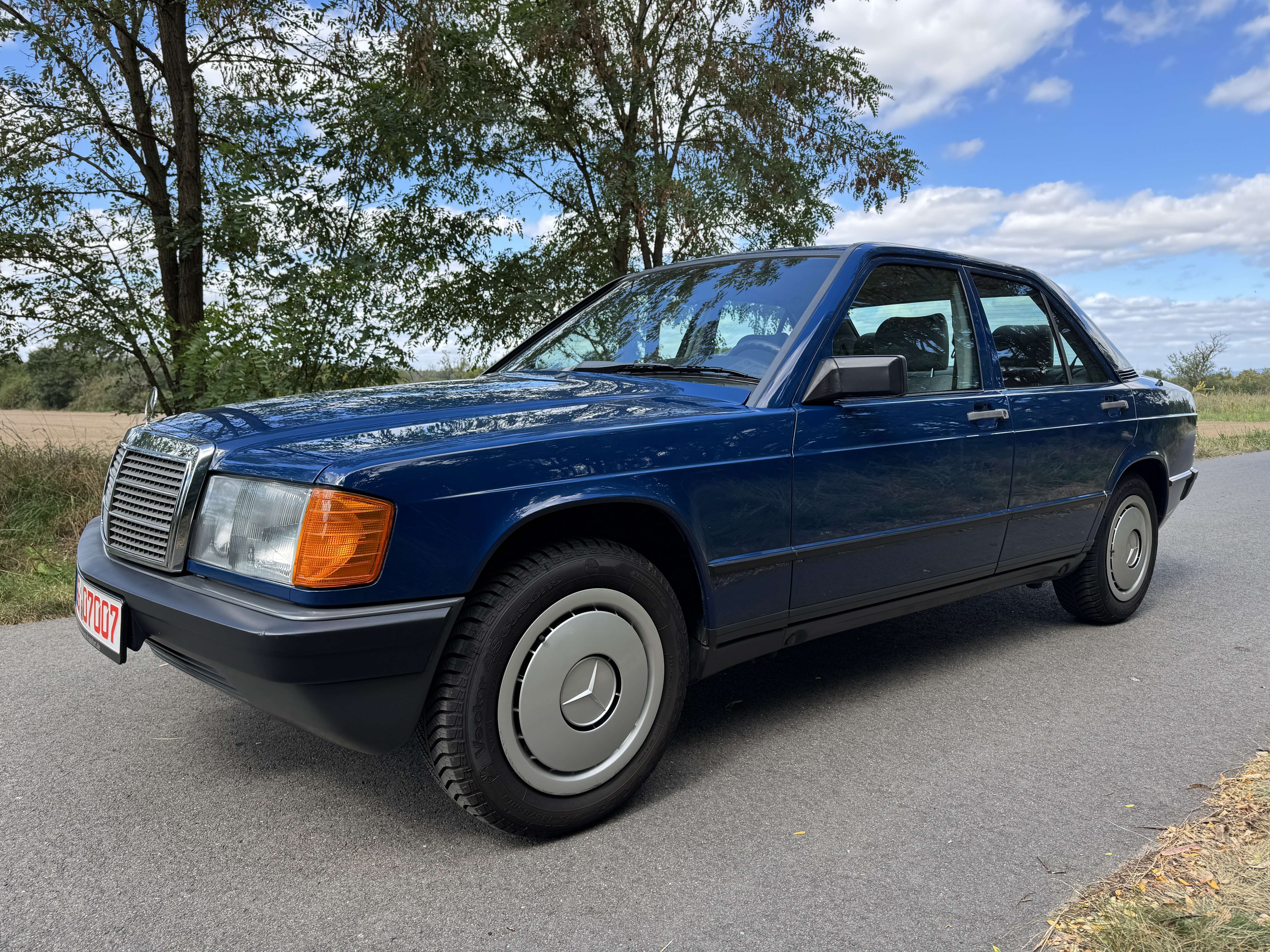 Second hand Mercedes Benz 190 2.0