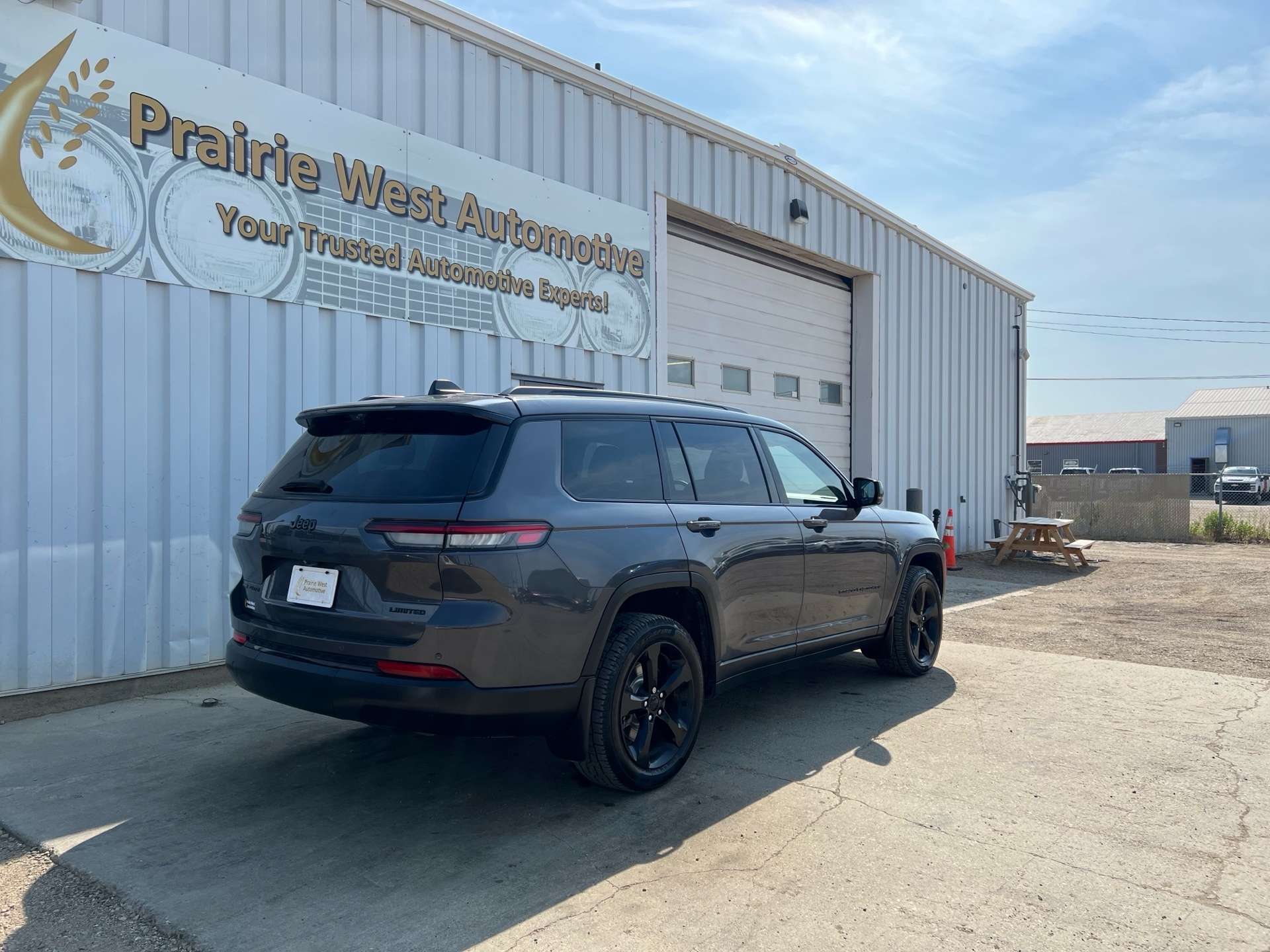 2023 Jeep Grand Cherokee Limited AWD 6 Passenger | No Accident | One Owner — снимка 1