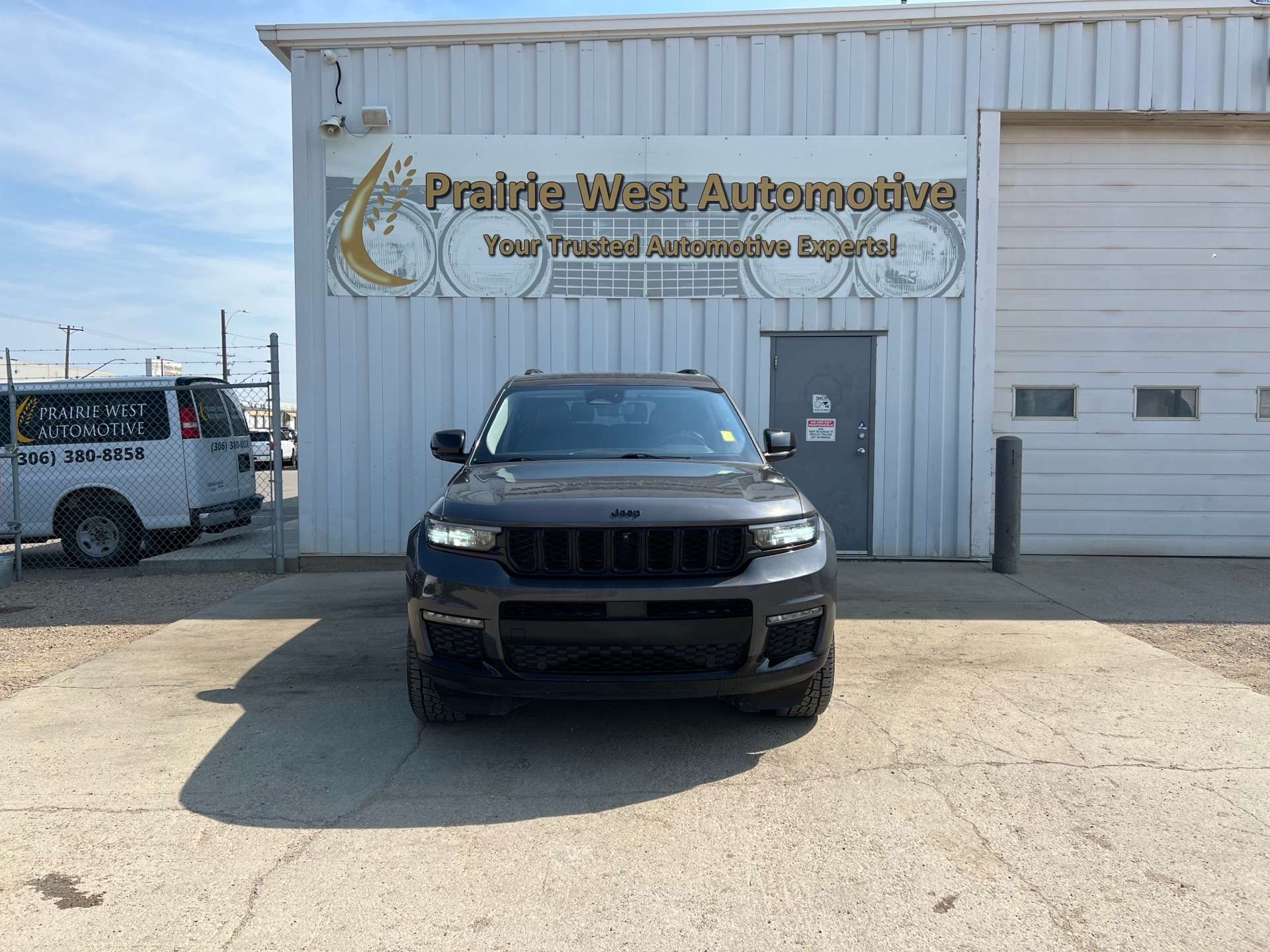2023 Jeep Grand Cherokee Limited AWD 6 Passenger | No Accident | One Owner — снимка 1